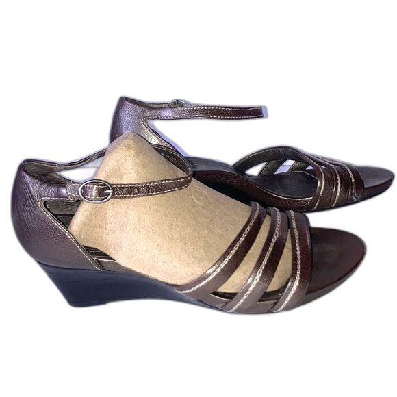 CLARKS Strappy Heel Sandals Ankle Strap Active Air Gray Platinum Metallic 7.5M - Picture 2 of 8